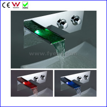 China Sanitary Ware Wall Mounted LED Basin Faucet (FD15202WF)